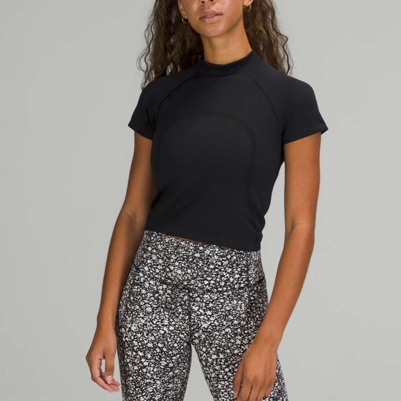 Lululemon | Swiftly Cropped Mock Neck T-Shirt - Picture 2 of 9